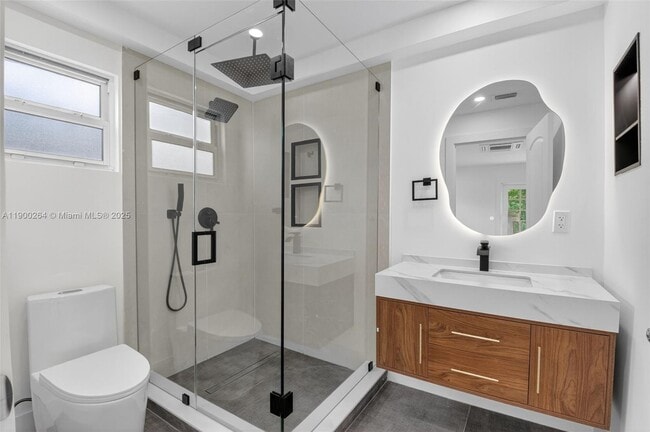 Building Photo - 5276 Pine Tree Dr