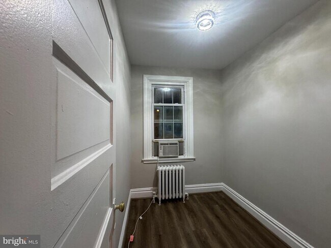 Building Photo - 228 Ascot Pl NE