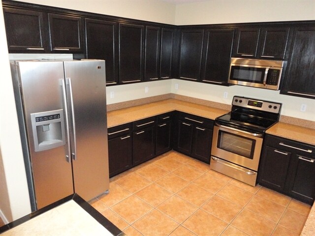 Building Photo - 6511 S 72nd Ave