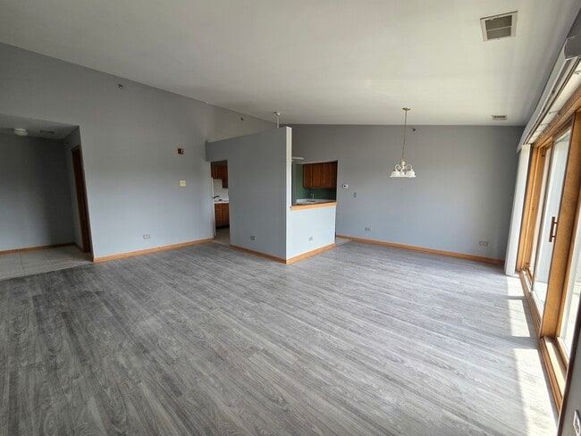 Building Photo - 1028 Ashley Ct N