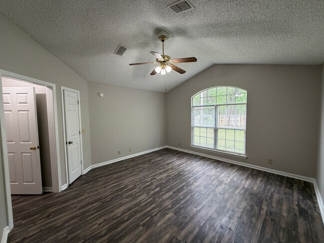 Building Photo - 401 Wild Grape Dr