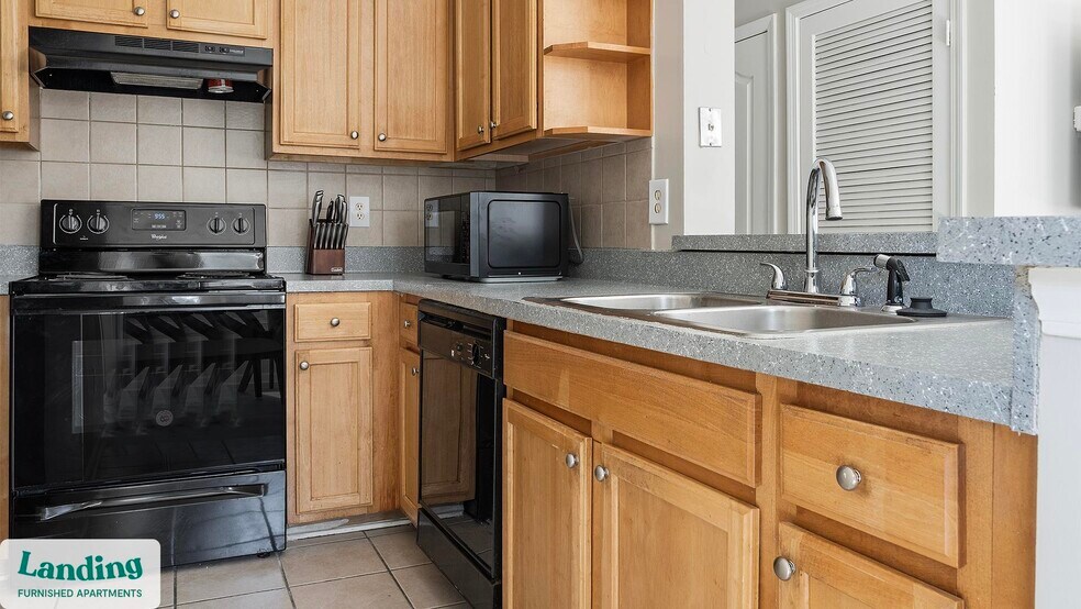 Building Photo - 100 Peyton Pl SW