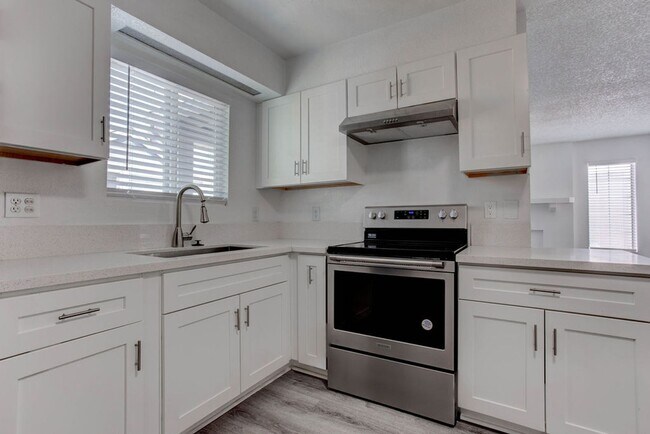 Building Photo - 921 Snug Harbor St