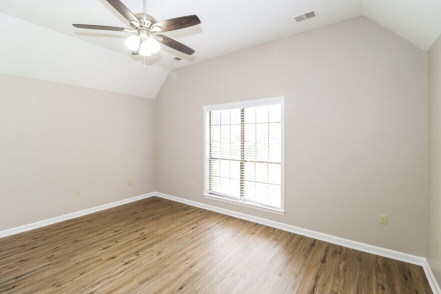 Building Photo - 7706 S 71st Ave