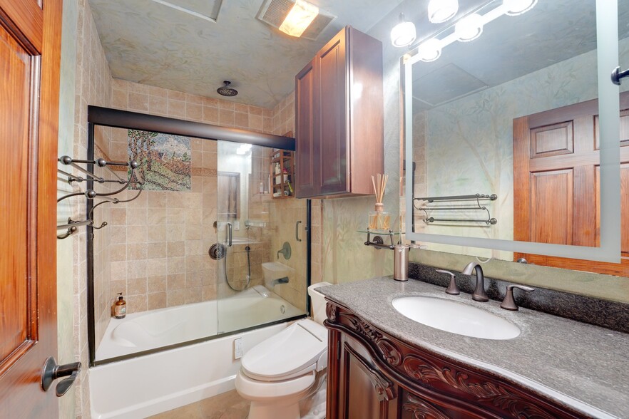 Building Photo - 8490 Via Sonoma