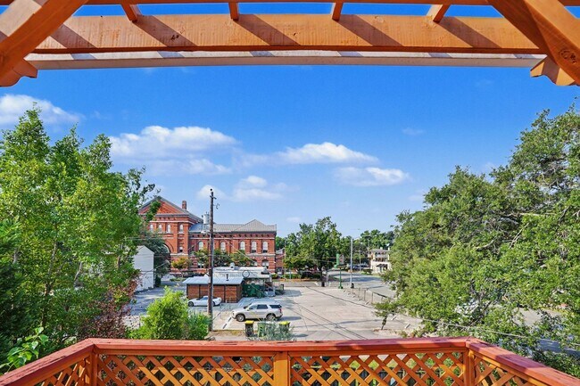Building Photo - 2 Bedroom Charmer with Sundeck, Wood Floors, and High Ceilings