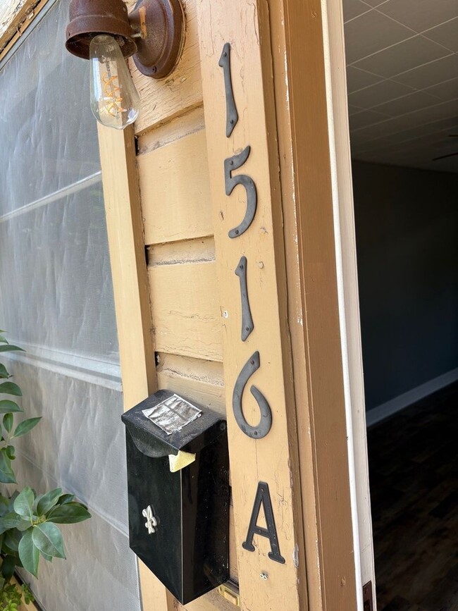 Building Photo - Studio Apartment with 1 Bathroom in Histor...