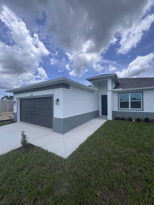 Building Photo - 1724 NW 24th Ave