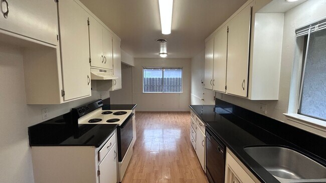 Building Photo - 2004 Robbie Ave