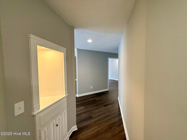 Building Photo - 1475 Monticello Dr