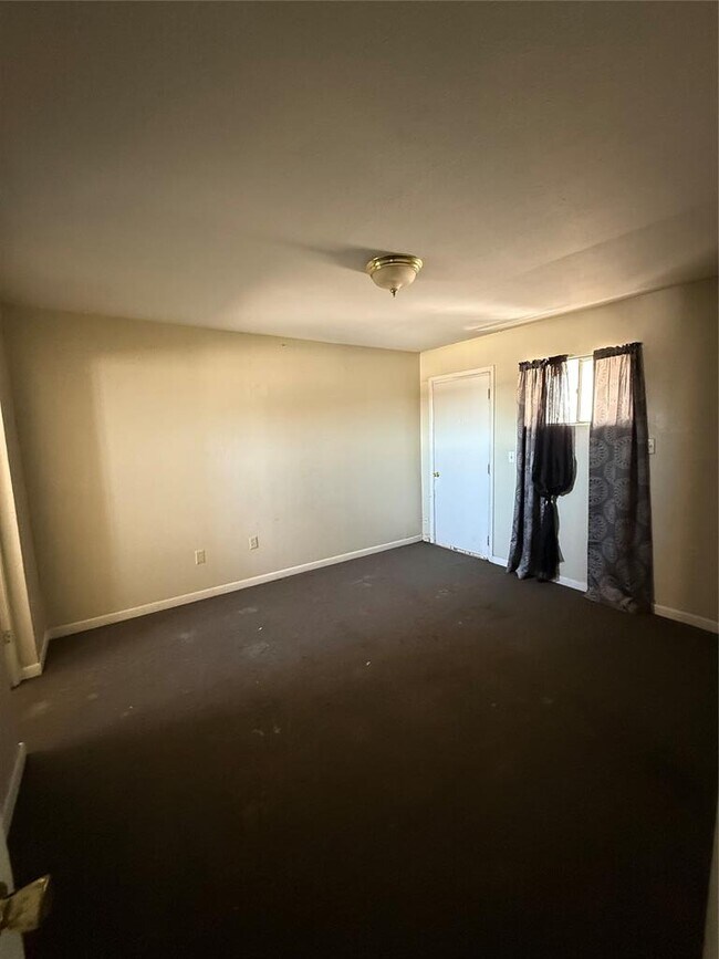 Building Photo - 1020 S Rock Island Ave