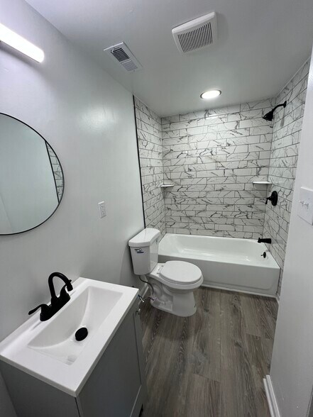 Primary Photo - 2921 W 6th St