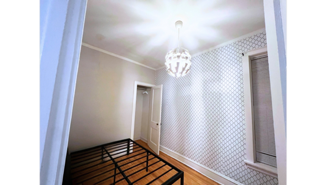 Building Photo - Amazing North Center 3 Bed / 1 Bath Unit Ready 4/2026! Hardwood Floors Throughout!