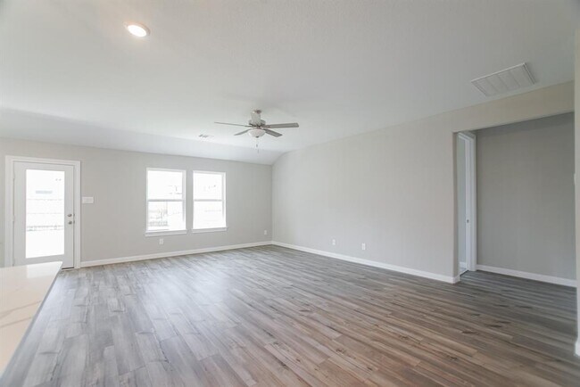 Building Photo - 9852 Pearly Everlasting