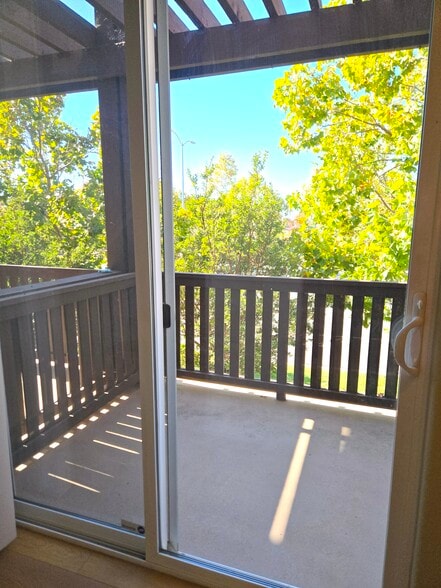 2nd Floor, Balcony - 5962 Lugano Via