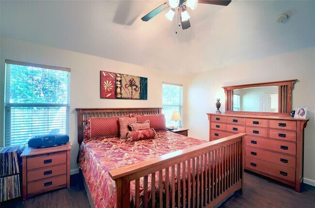 Building Photo - 1519 Hawk Dr