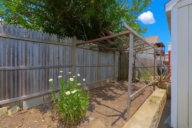 Building Photo - 18 Beacon Pl