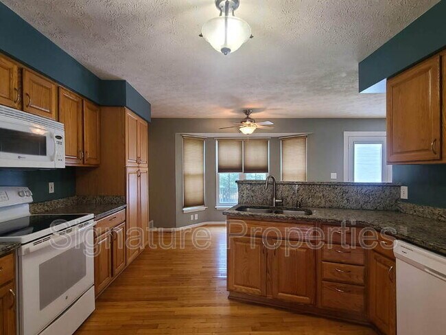 Building Photo - 10 Lockwood Dr