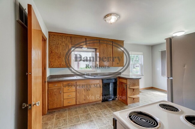 Building Photo - 347 Darrow Ave