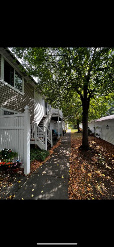 Building Photo - 124 Wellington Ct