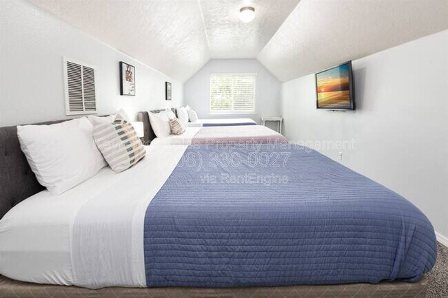 Building Photo - 879 N Traquair Pl