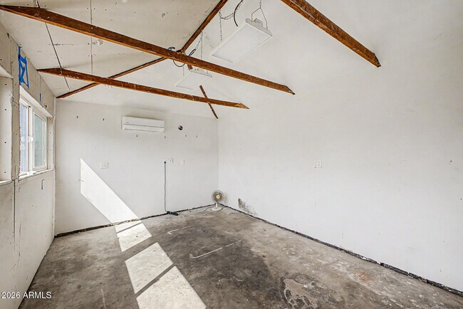 Building Photo - 1326 E Palm Ln