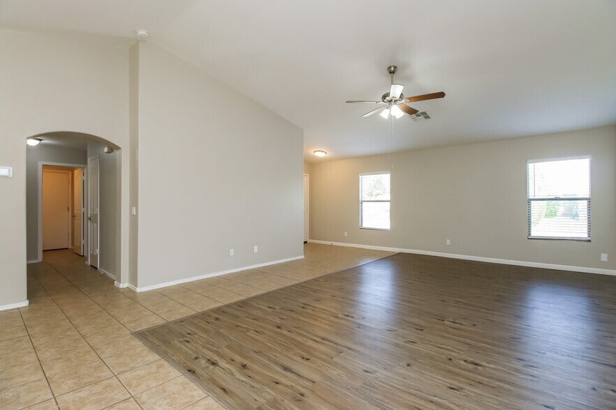 Building Photo - 39433 N Parisi Cir