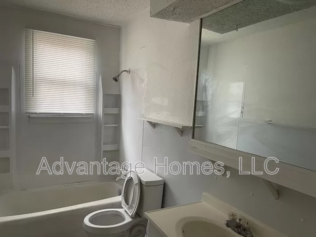 Building Photo - 720-726 N 70th St