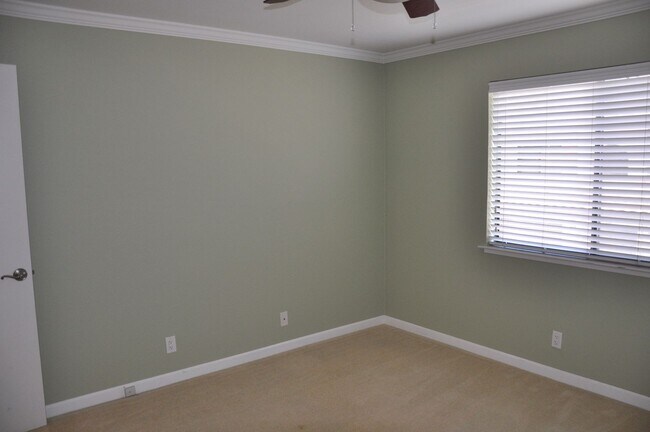 Building Photo - Gorgeous 2/2 near Hwy 101 & Fair Oaks with AC and Garage, 2 miles to Downtown Sunnyvale