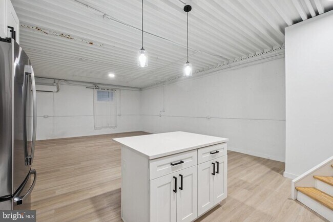 Building Photo - 1116 N Bodine St