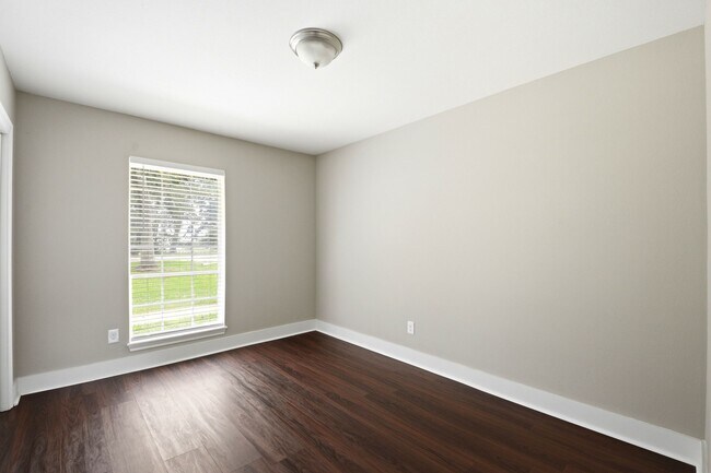 Building Photo - 1511 Sungail Dr
