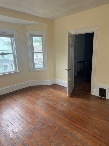 Front bedroom - 55 Victoria St