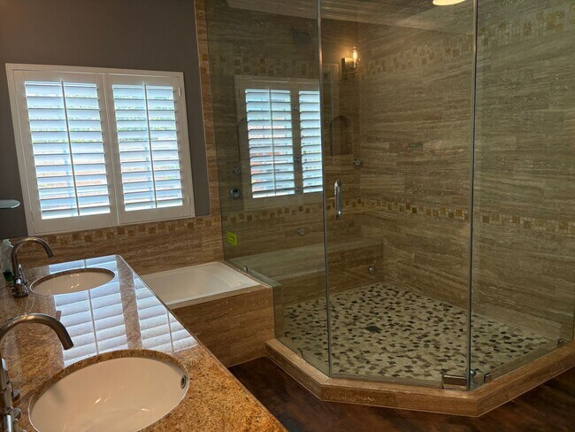 Building Photo - Spectacular-Remodeled 4-Bedroom Home with Pool, Spa, + 600 sqft Bonus Space in lovely Sylmar neig...