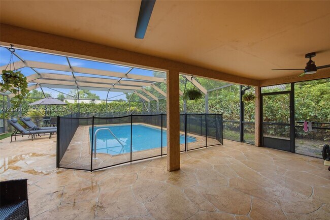 Building Photo - 821 Ramblewood Dr