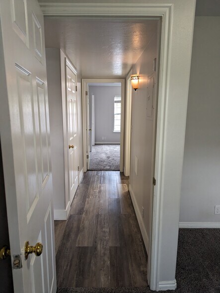 Building Photo - 1050 S Orem Blvd