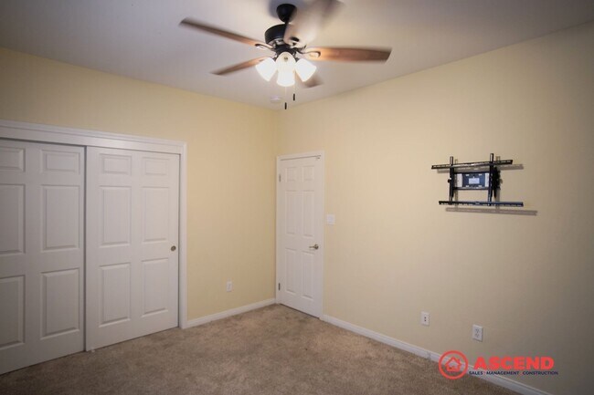 Building Photo - Beautiful Home in the Northwest!