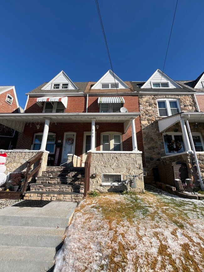 Primary Photo - Large, well-maintained 4-bedroom, 1-bathroom row home