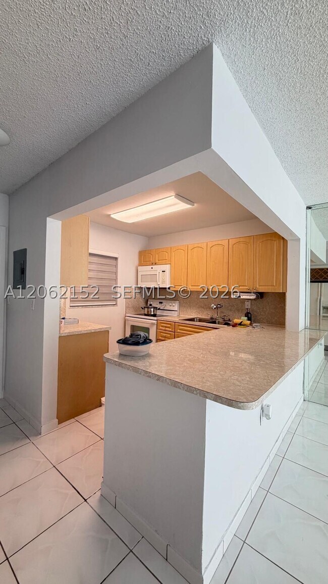 Building Photo - 120 Royal Palm Rd