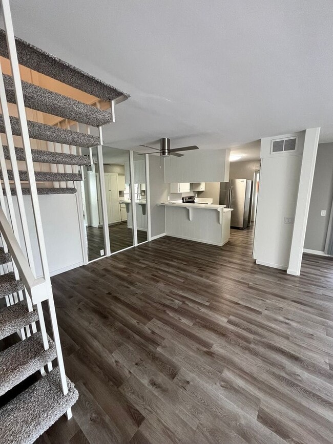 Building Photo - For Rent: 3 Bed, 2.5 Bath Townhome in University City