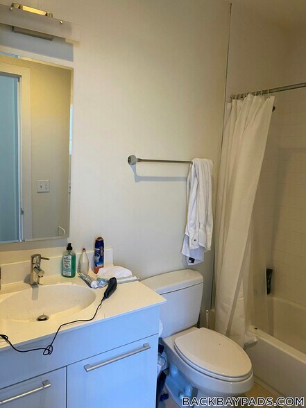 Building Photo - 1126 Boylston St