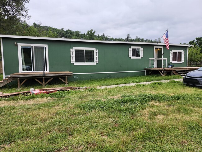 Building Photo - 13555 Lowrey Rd