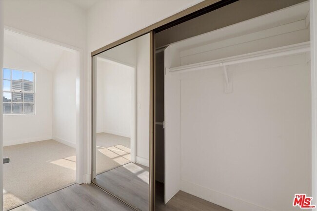 Building Photo - 1225 Armacost Ave