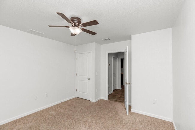 Building Photo - 1009 Limpkin St