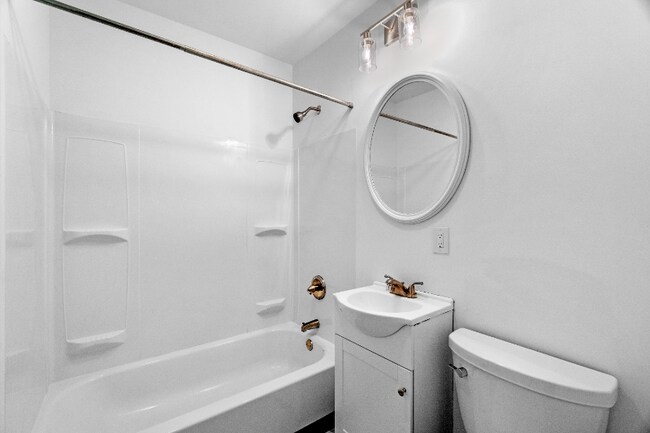 Building Photo - 220 Clinton St