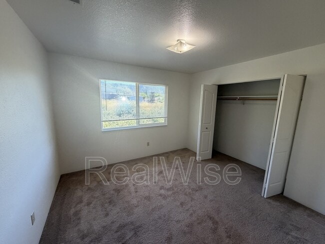 Building Photo - 2145 NW Heidi Ln