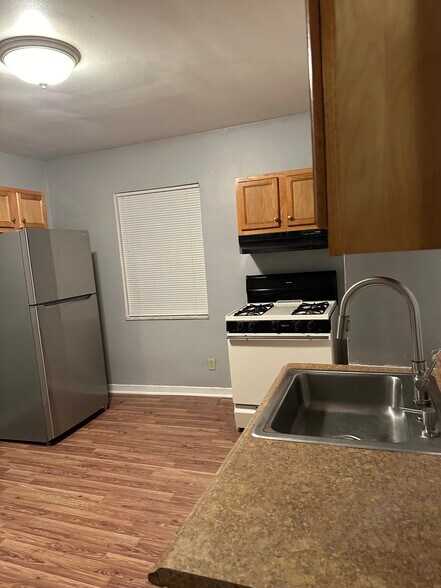 Building Photo - 28 Mayflower St