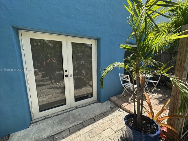 Primary Photo - 5619 N Miami Ave