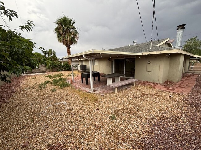 Building Photo - Beautiful single story 3BR/2BA home locate...