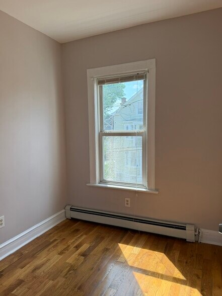 Bonus Room - 203 2nd St