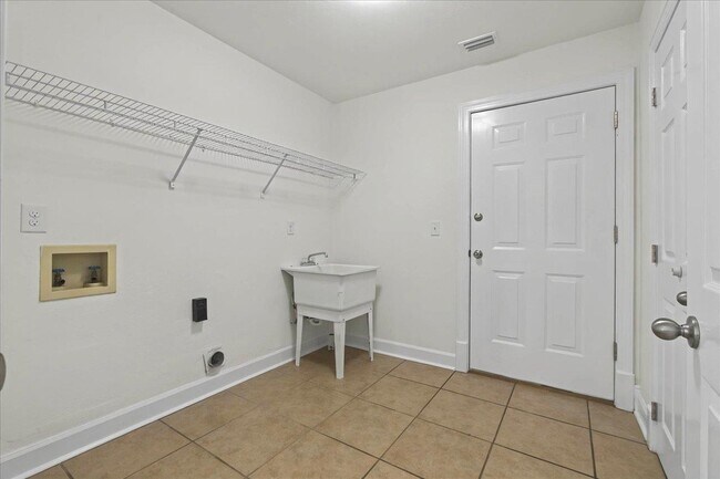 Building Photo - 2464 Elfinwing Ln